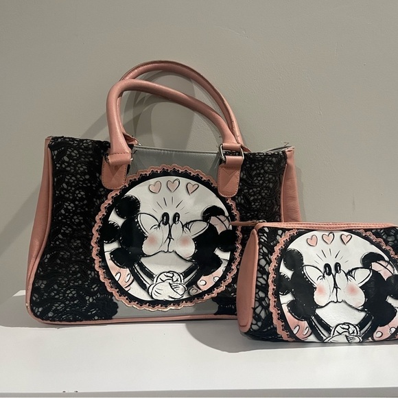 Disney love is in the air leather purse and makeup bag collector - Picture 2 of 13